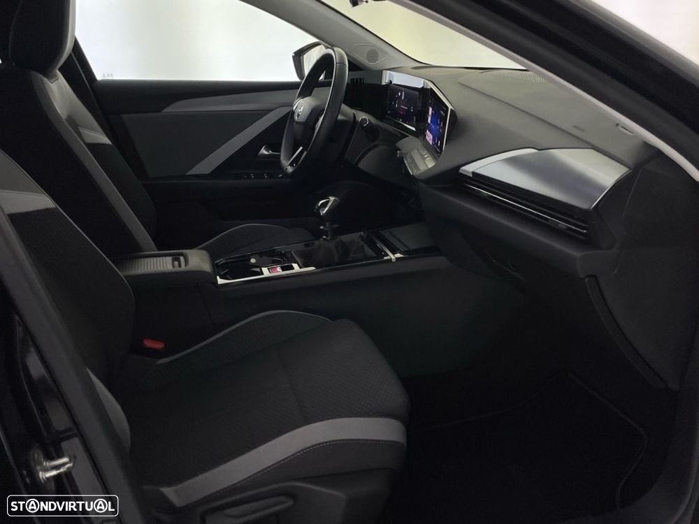 Opel Astra 1.2 T Business — fotografia 21