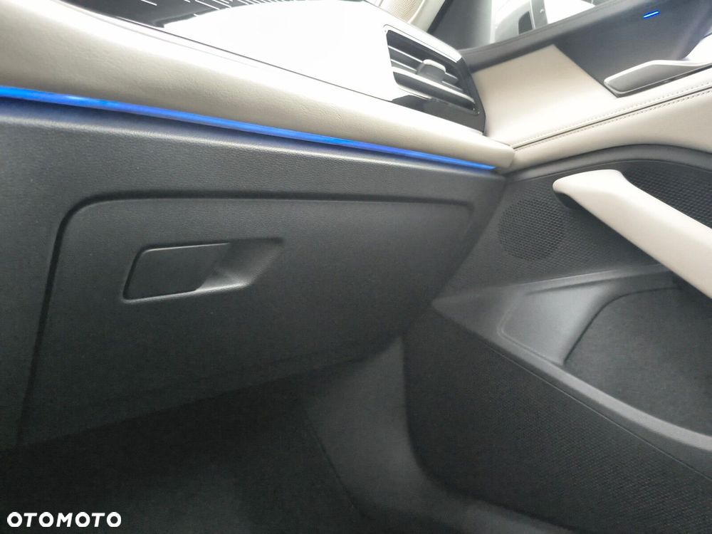 Volkswagen Passat - 28