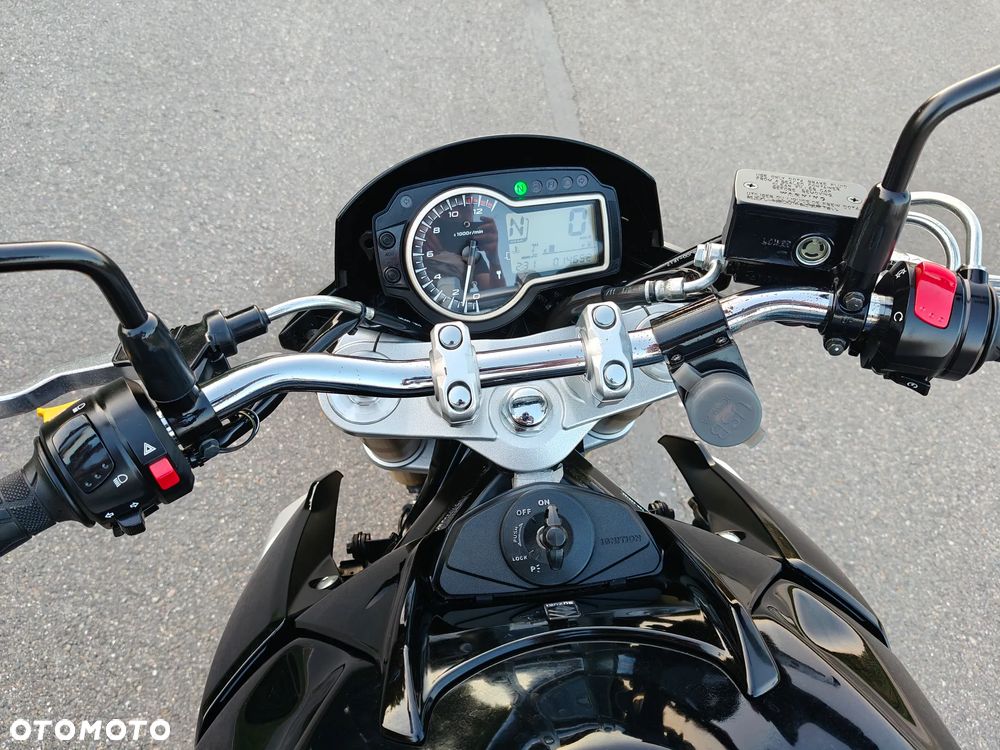 Suzuki GSR - 12