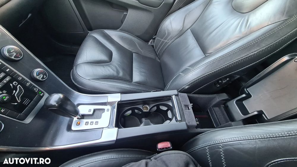 Volvo XC 60 D5AWD Ocean Race - 27