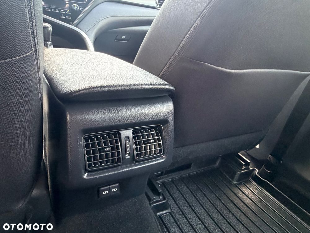 Toyota Camry 2.5 Hybrid Comfort CVT - 25