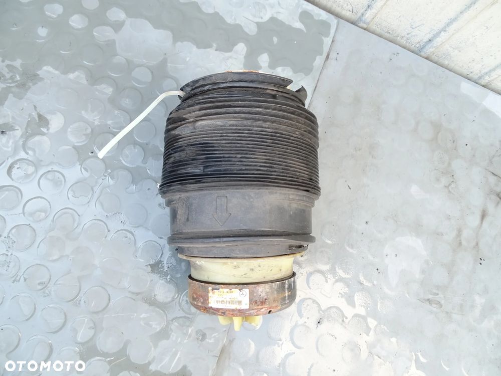 E KLASA W212 Poduszka zawieszenia miech prawy 2123204025 - 1