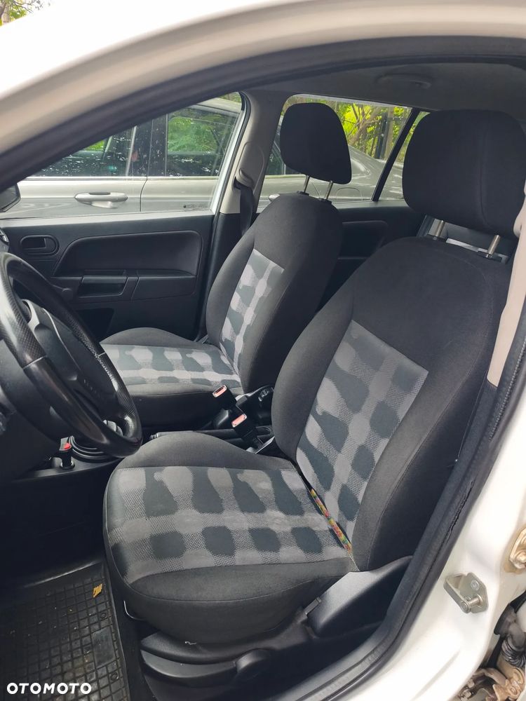 Ford Fusion 1.4 Ambiente - 13