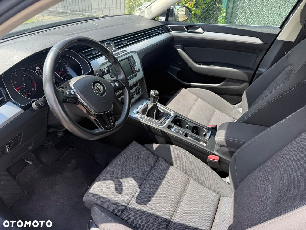 Volkswagen Passat 1.6 TDI BMT City - 10