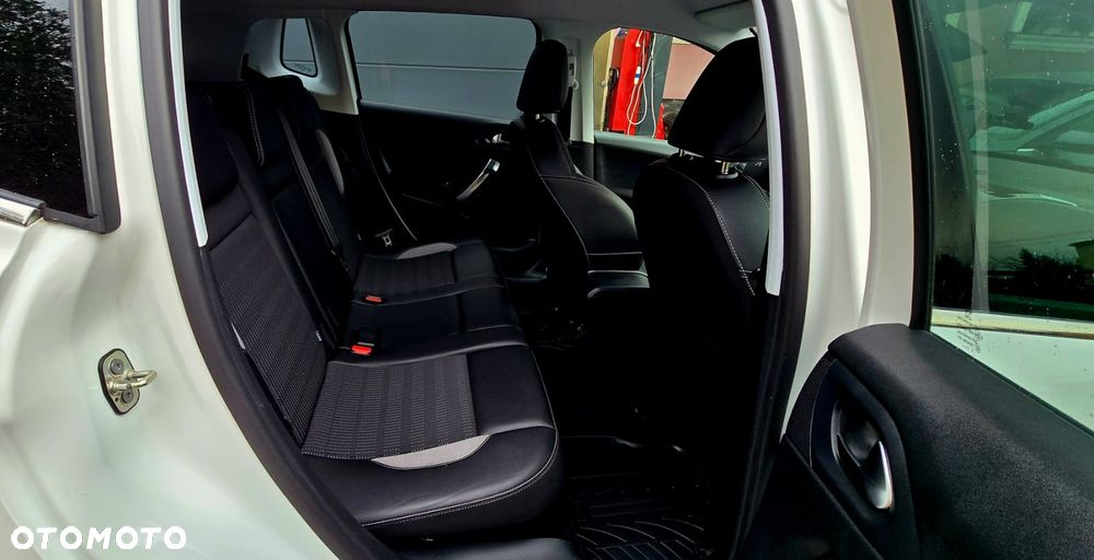 Peugeot 2008 1.6 BlueHDi Allure - 27