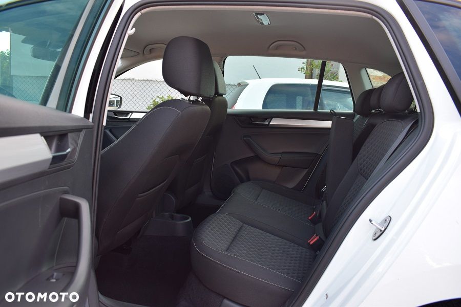 Skoda RAPID Spb 1.0 TSI Drive - 8