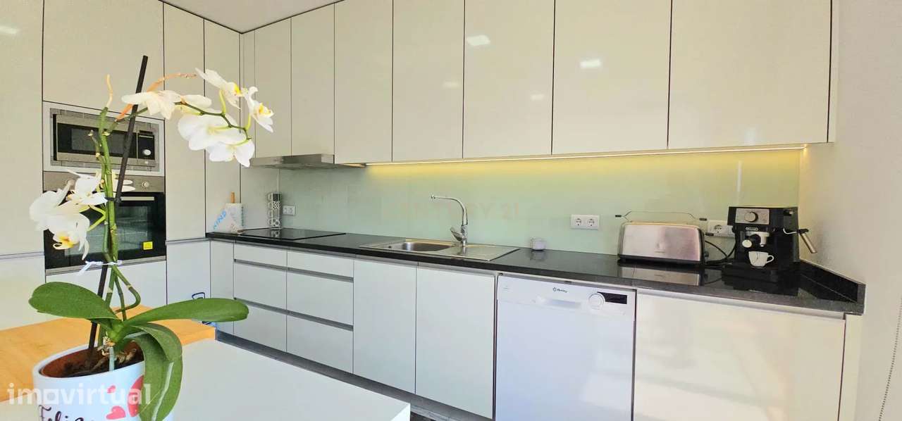 Apartamento T3 de Excelência, 149 m² de Área Útil, Garagem para 2 Carr - Grande imagem: 4/35