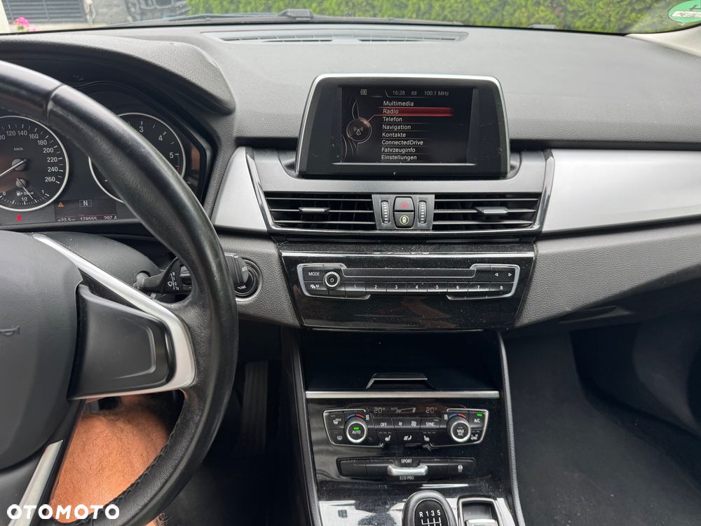 BMW Seria 2 218d - 13