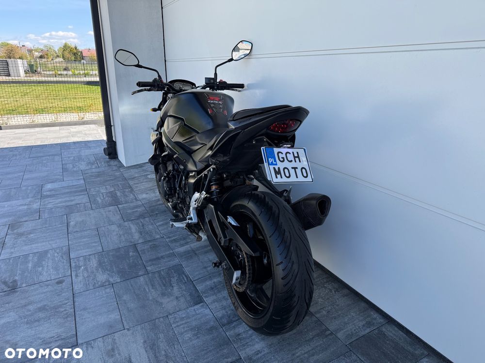 Suzuki GSR - 10