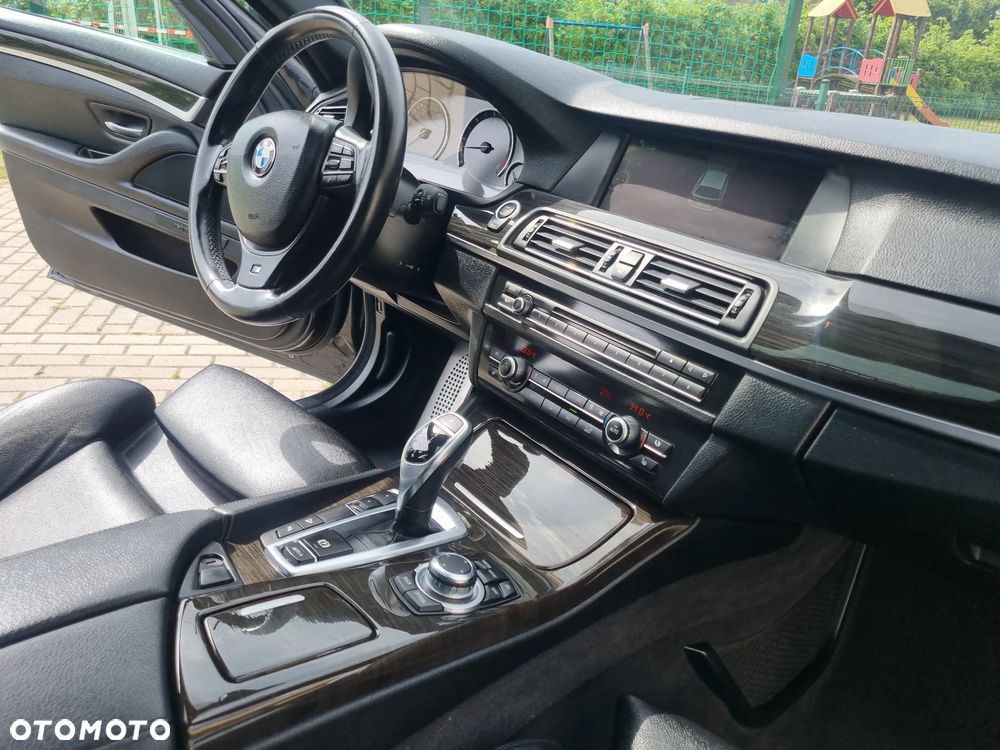 BMW Seria 5 530d xDrive Sport-Aut - 16