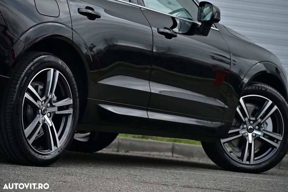 Volvo XC 60 B4 MHEV AT AWD Ultimate Dark - 25