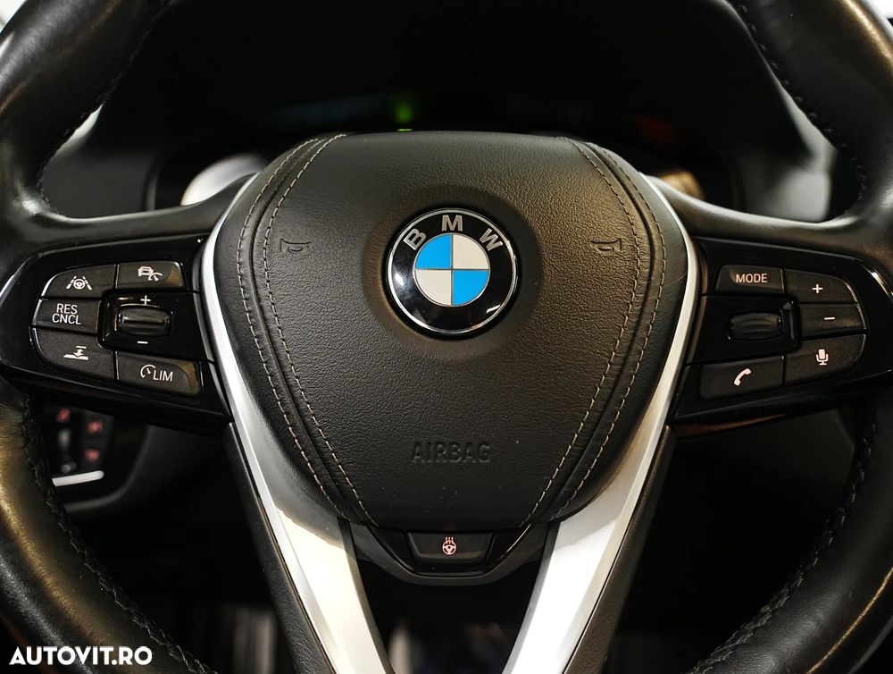 BMW Seria 5 520d xDrive AT - 26
