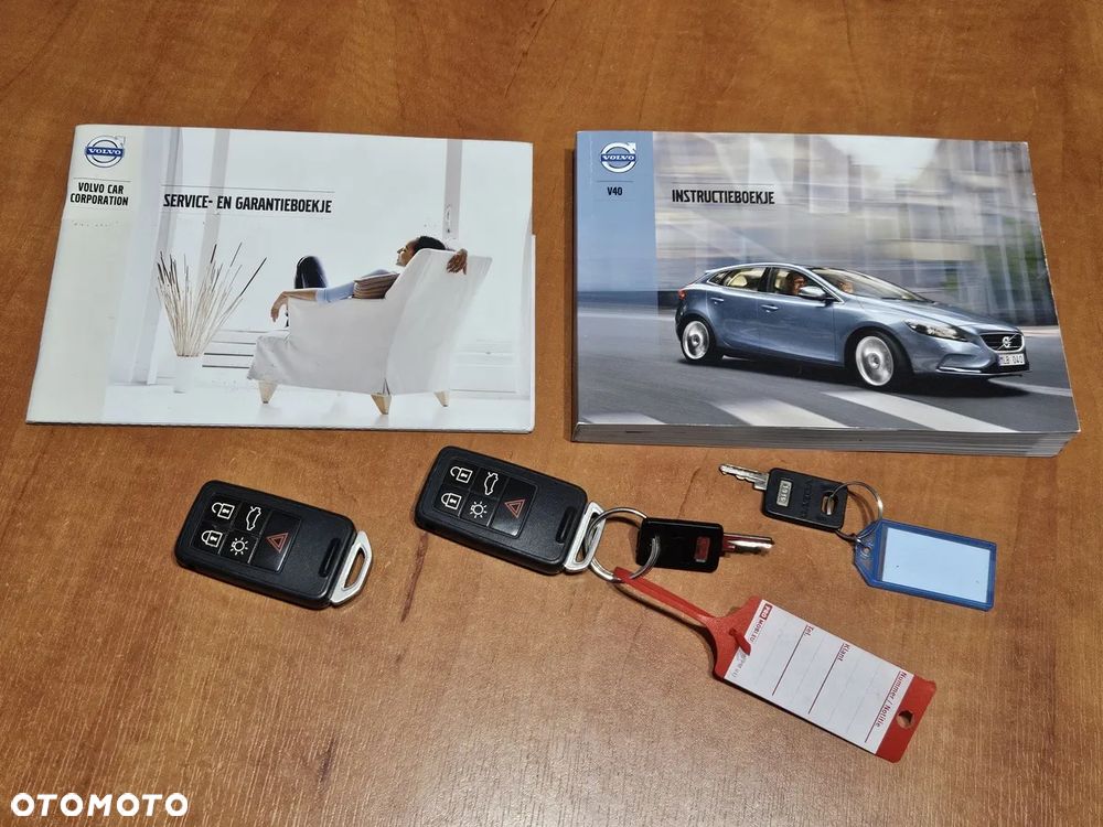 Volvo V40 D2 R-Design - 36