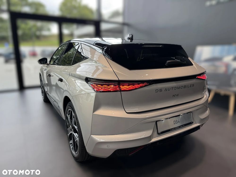 DS Automobiles N°4 1.2 mHEV Étoile Alcantara eDCS6 - 14