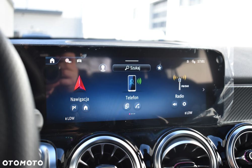 Mercedes-Benz GLB - 16