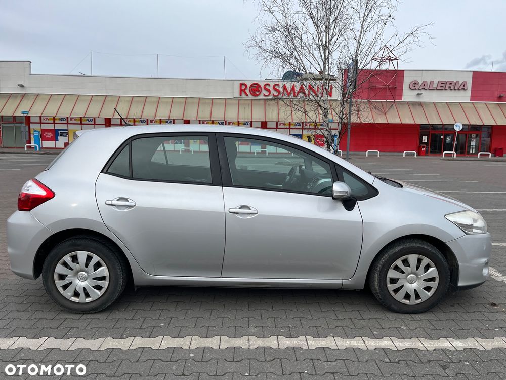 Toyota Auris 1.33 VVT-i Terra - 2