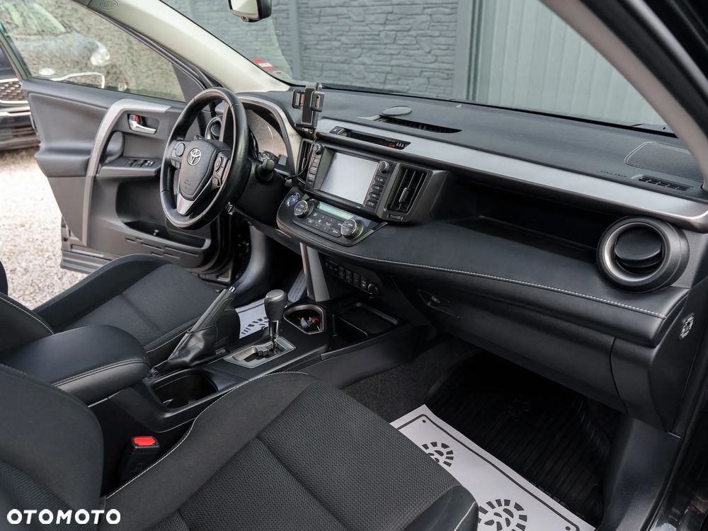 Toyota RAV4 Hybrid Platinum 4x2 - 18