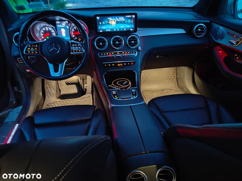 Mercedes-Benz GLC 300 4Matic 9G-TRONIC AMG Line - 6