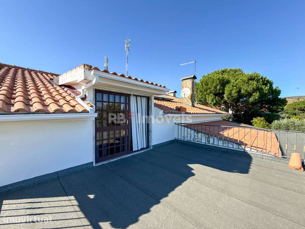 Moradia T4+2 com Piscina, 3 Garagens e Vista Deslumbrante para o Ri... - Grande imagem: 5/60