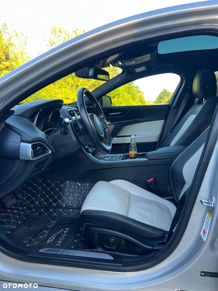 Jaguar XE S - 9
