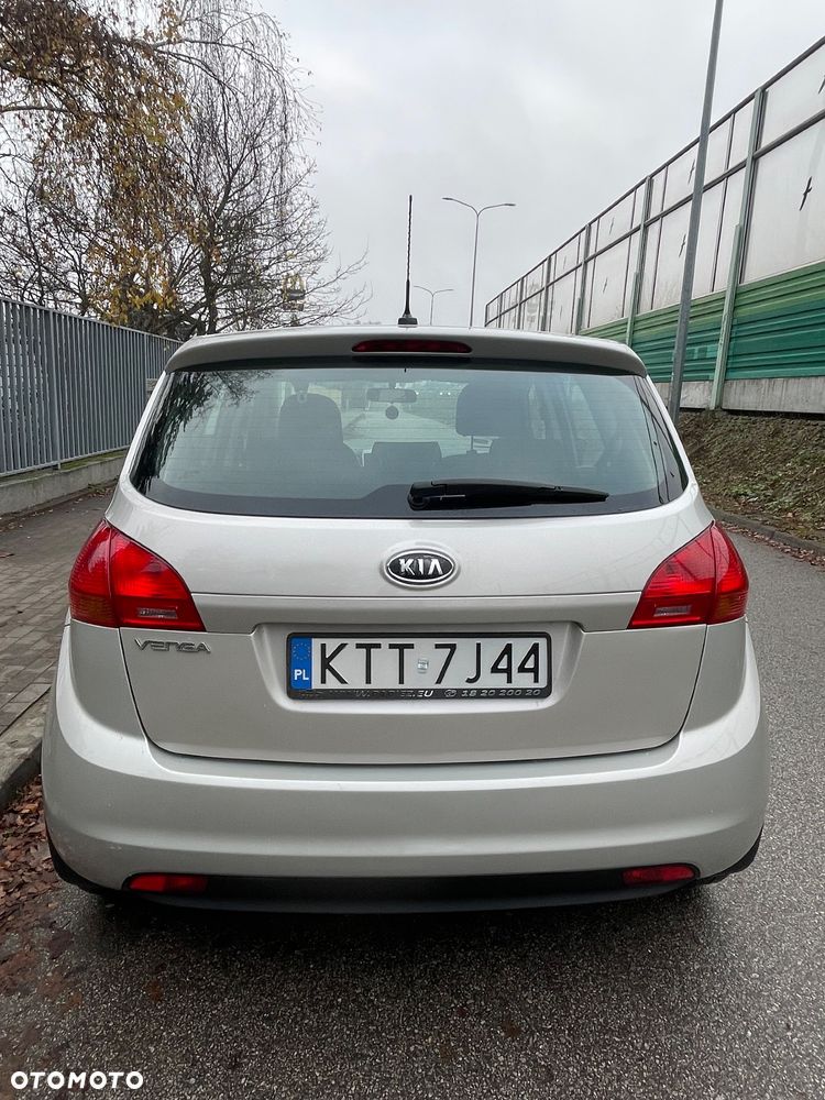 Kia Venga 1.6 L - 12