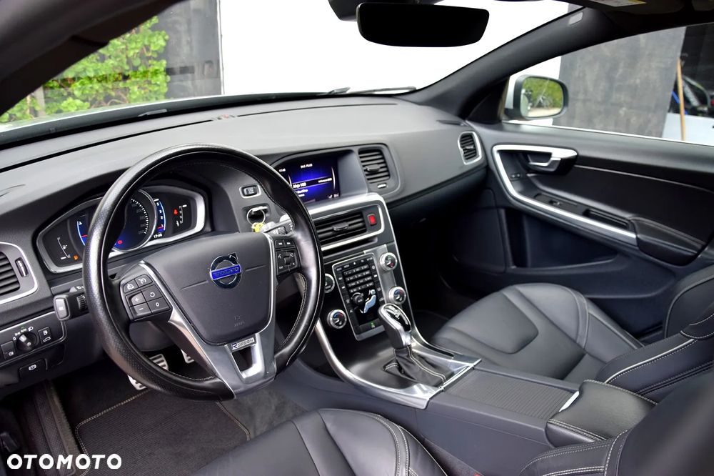 Volvo V60 D5 AWD R-Design Summum - 14