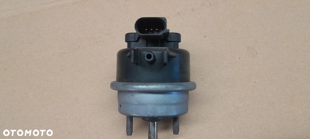 POLO V FABIA III 1.4 TDI NASTAWNIK TURBOSPRĘŻARKI NATAWNIK TURBINY - 5