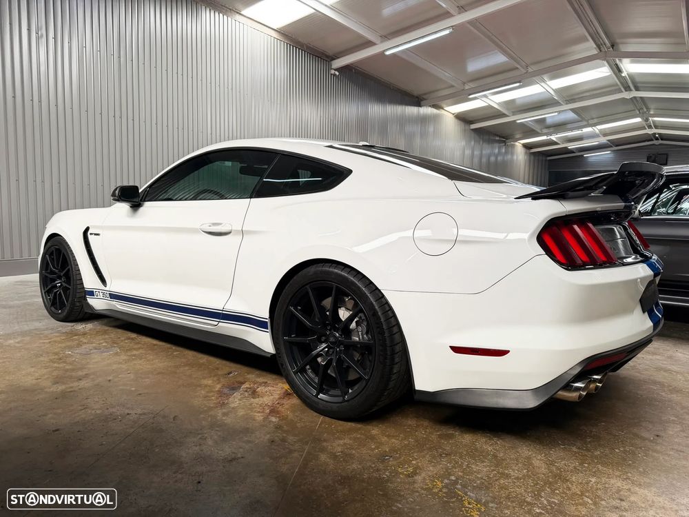 Ford Mustang - 4