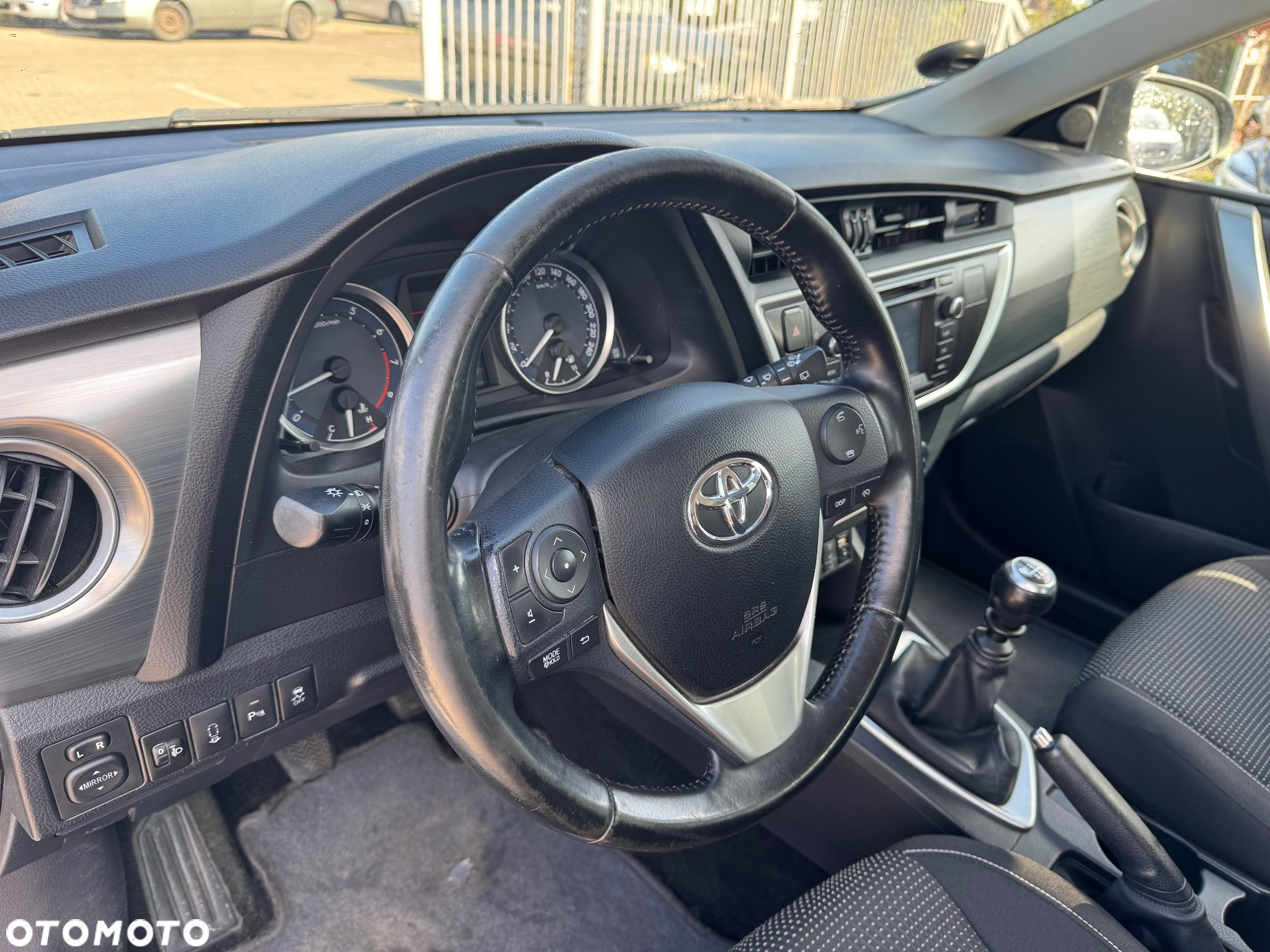Toyota Auris 1.6 Premium - 27
