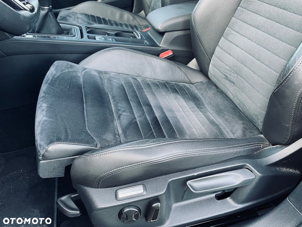 Volkswagen Passat 2.0 TDI (BlueMotion Technology) Highline - 32