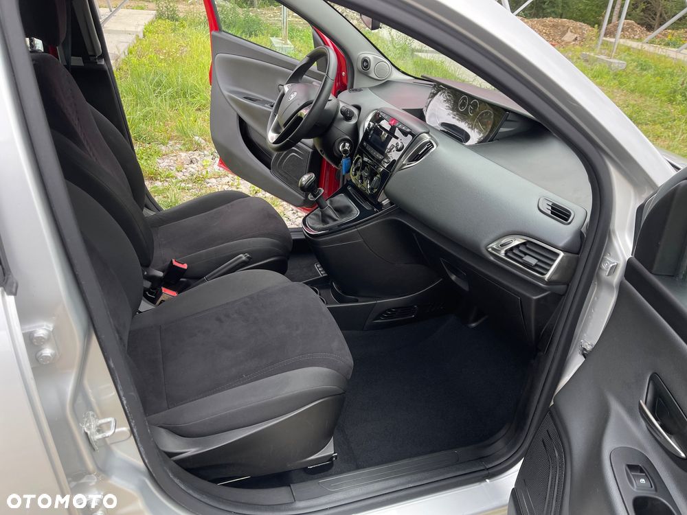 Lancia Ypsilon - 16
