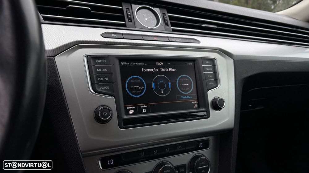 VW Passat Variant 2.0 TDi Highline DSG - 29