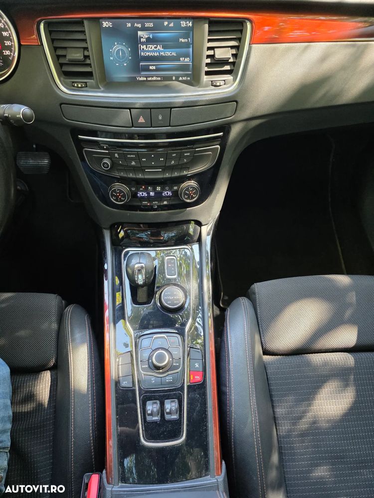 Peugeot 508 RXH Hybrid4 - 15
