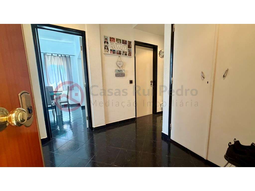 Apartamento T3 atualmente transformado em T2, localizado nas Paivas - Grande imagem: 2/37