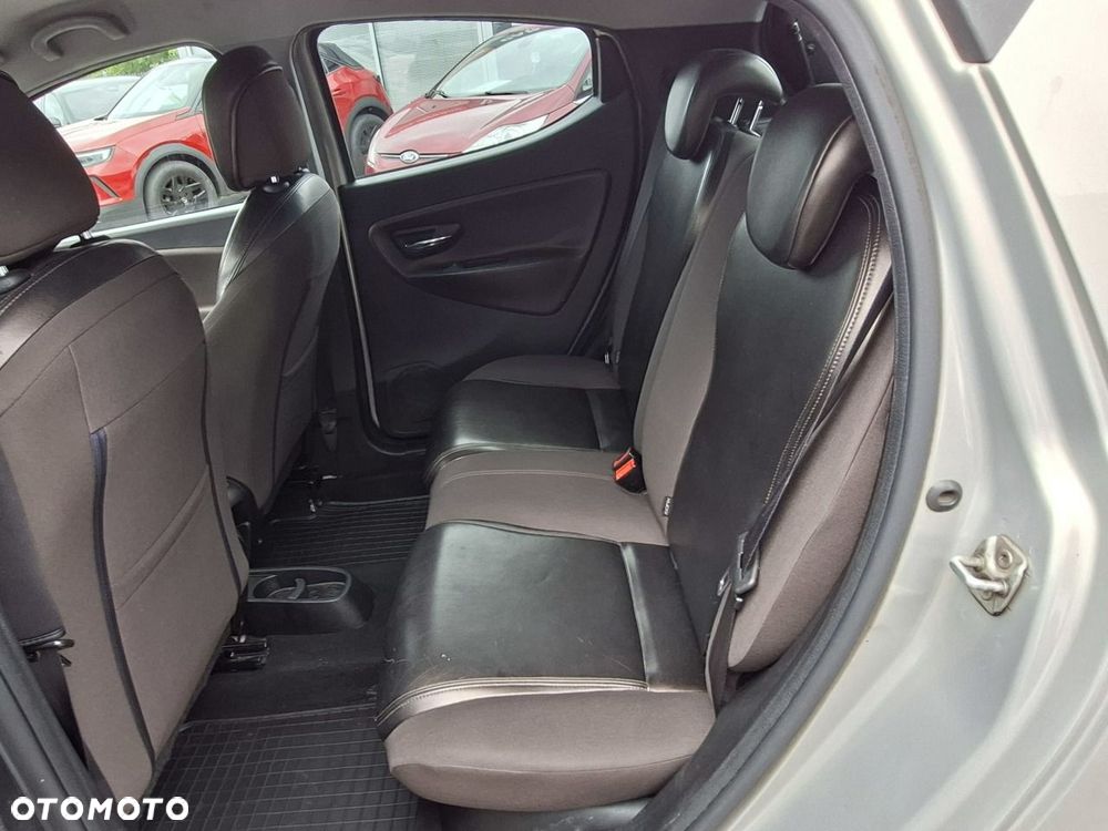 Lancia Ypsilon - 14
