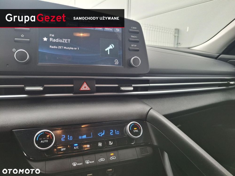 Hyundai Elantra - 12