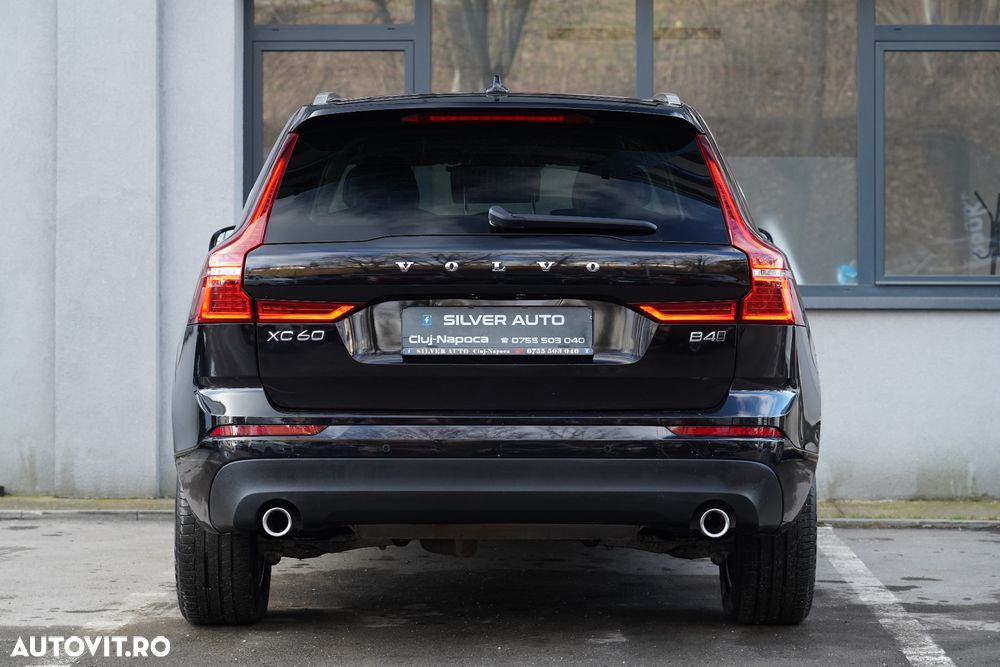Volvo XC 60 B4 MHEV AT8 AWD Momentum Pro - 22