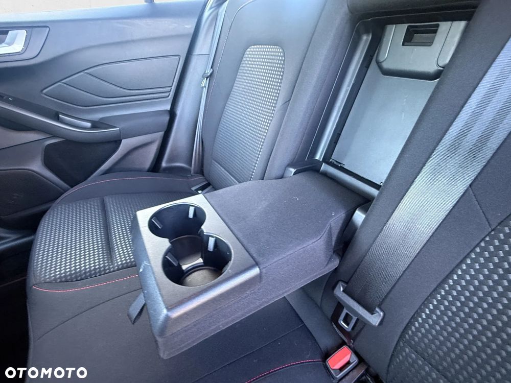 Ford Focus 1.0 EcoBoost mHEV ST-Line X - 24