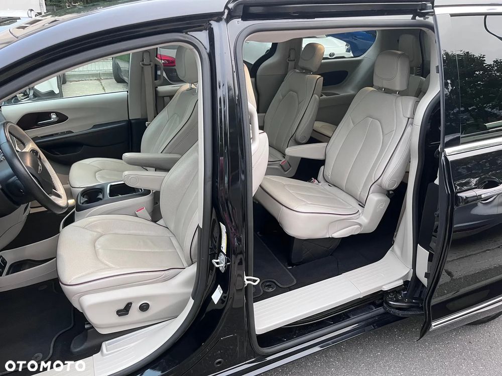 Chrysler Pacifica - 4