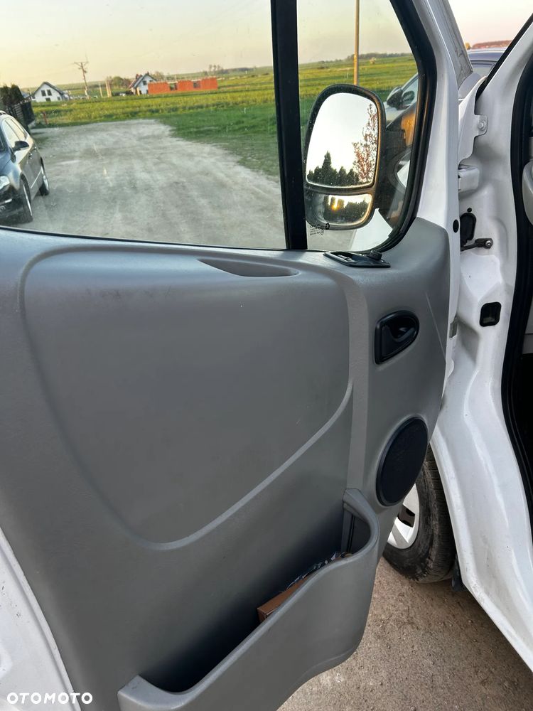 Renault Trafic - 13