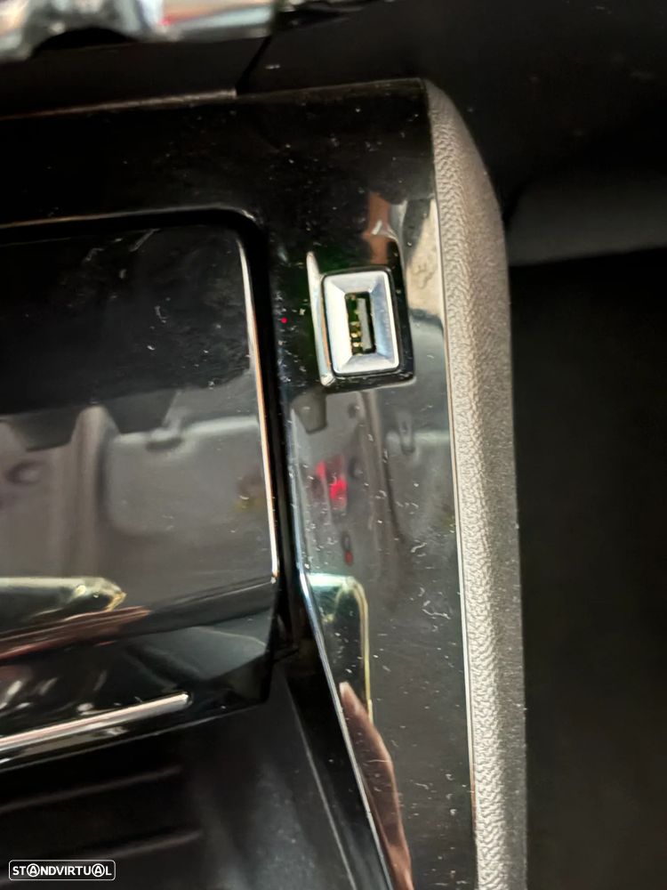 Peugeot e-2008 50 kWh Allure Pack - 29