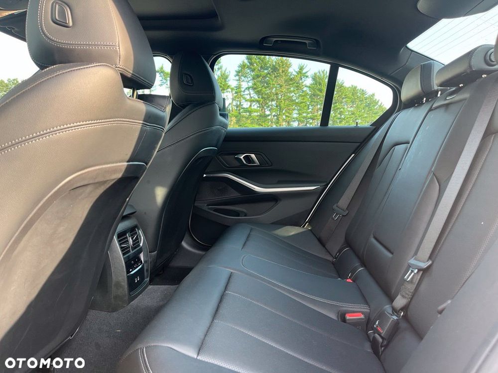 BMW Seria 3 M340i xDrive - 12