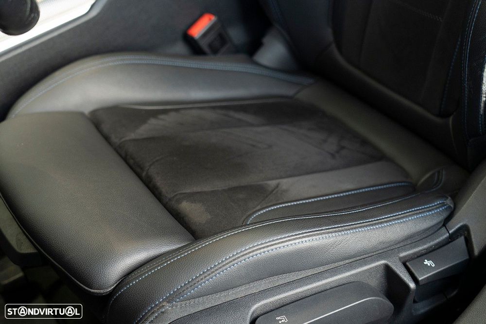 BMW 320 d Pack Desportivo M Auto - 24