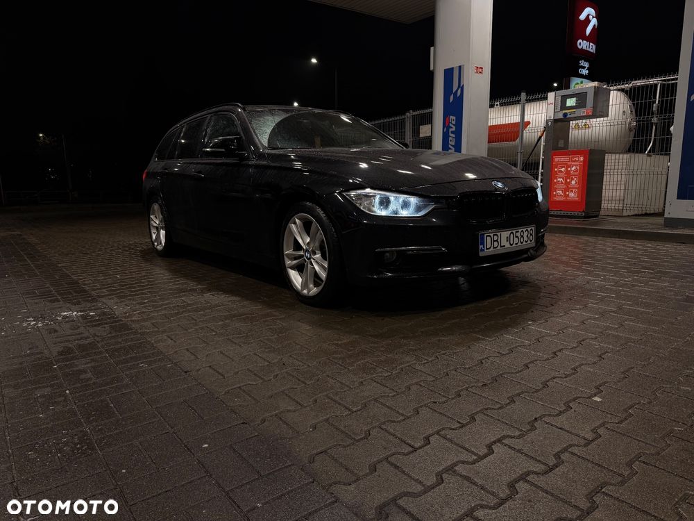 BMW Seria 3 330d xDrive Sport Line EU6 - 36