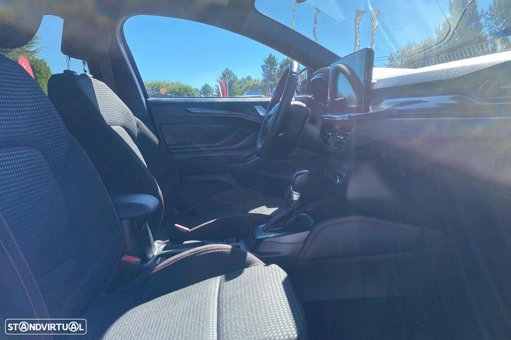 Ford Focus 1.0 EcoBoost MHEV ST-Line X - 15
