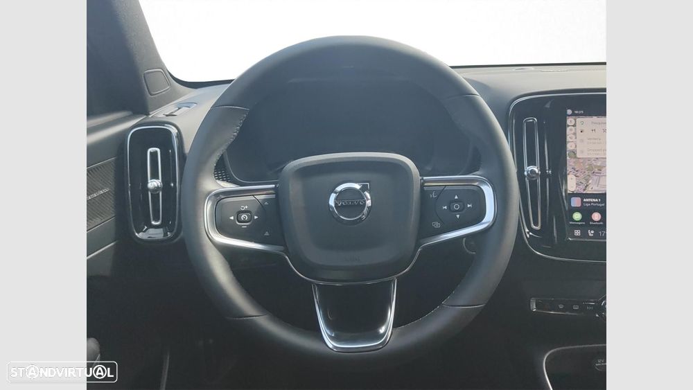 Volvo XC 40 2.0 B3 Plus Dark — fotografia 11
