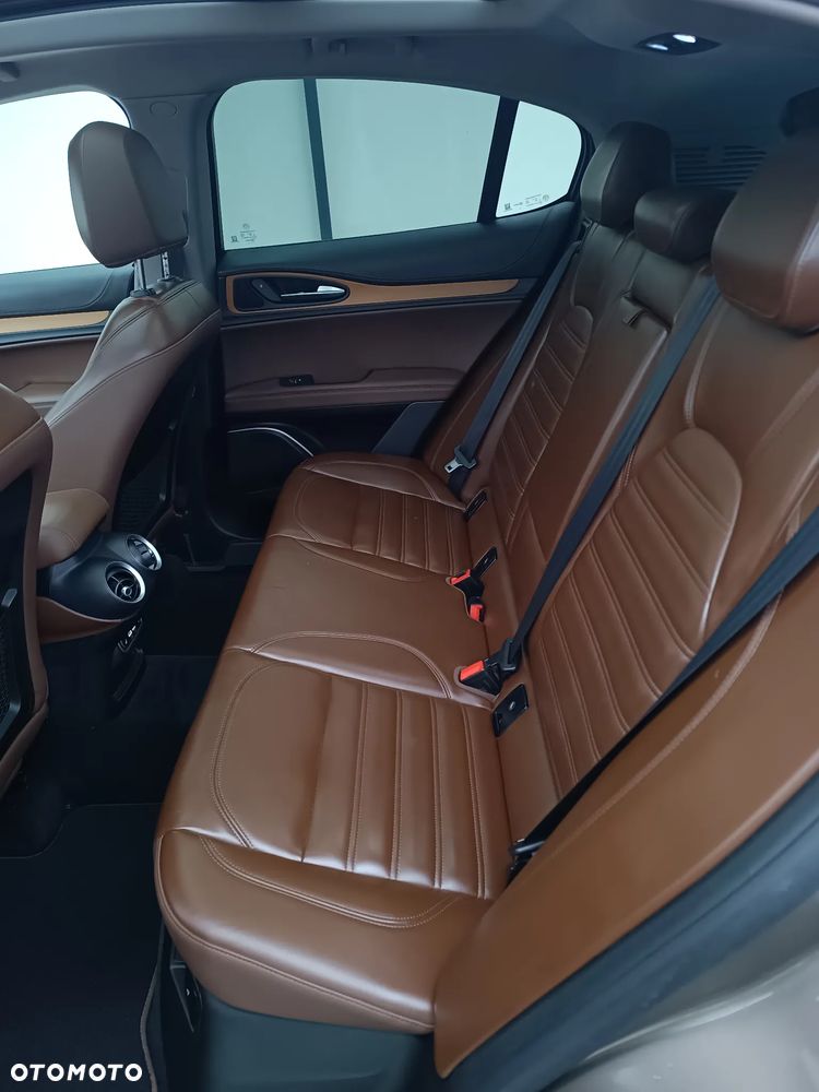 Alfa Romeo Stelvio 2.0 Turbo 16V AT8-Q4 Lusso Ti - 10