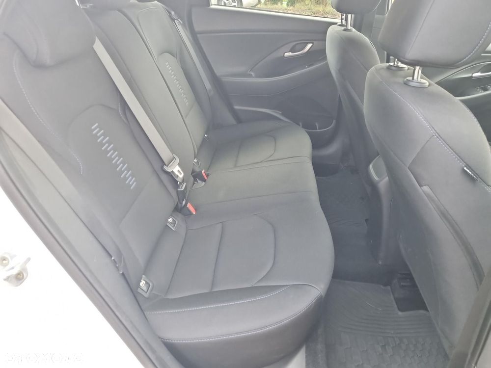 Hyundai i30 1.0 T-GDI GO - 11
