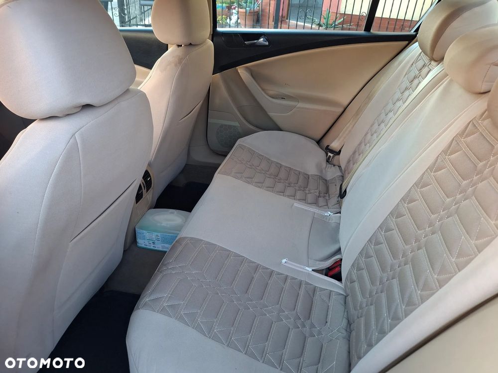 Volkswagen Passat 2.0 TDI Comfortline DSG - 17