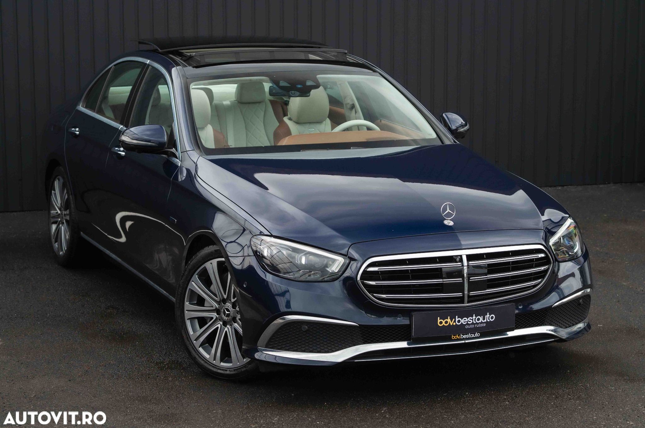 Mercedes-Benz E 300e 4Matic 9G-TRONIC Edition AVANTGARDE - 3